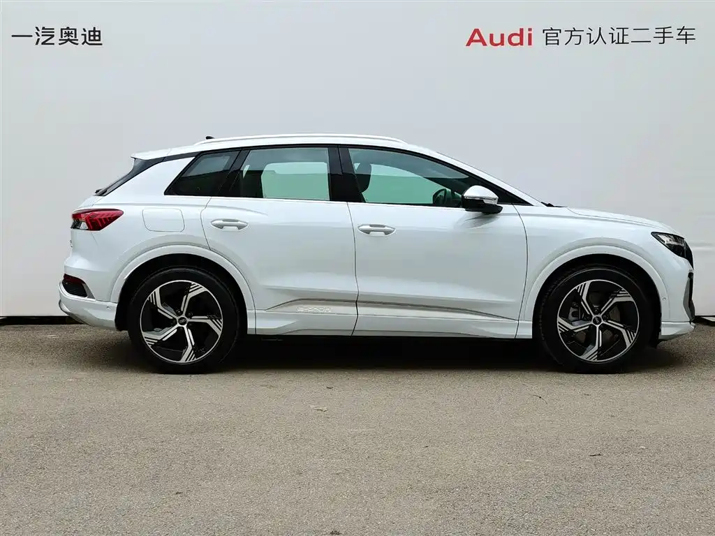AUDI Q4 E TRON