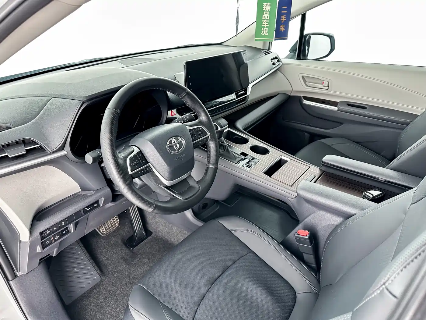 Toyota Granvia 2023 2.5L Hybrid Comfort Edition фото 7