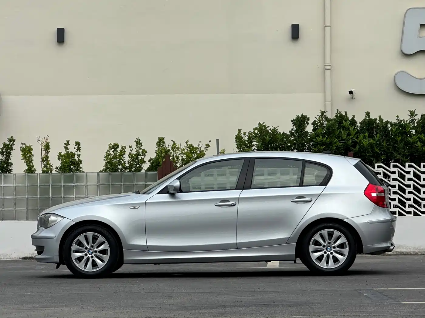 BMW 1 Series (Import) 2011 2010 120i Sport Limited Edition
