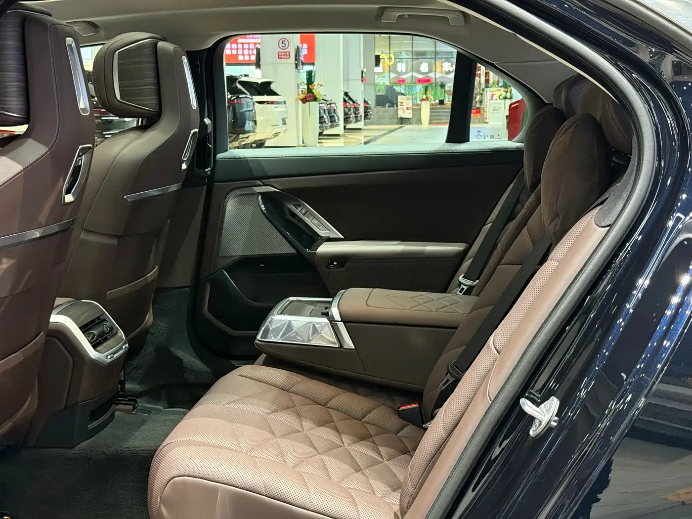 BMW 7 Series 2023 Model 740Li Leading M Sport Package фото 29