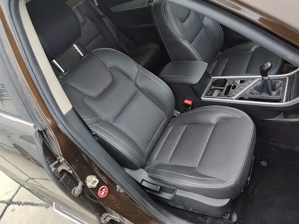 Фото 25 - Geely Emgrand X6