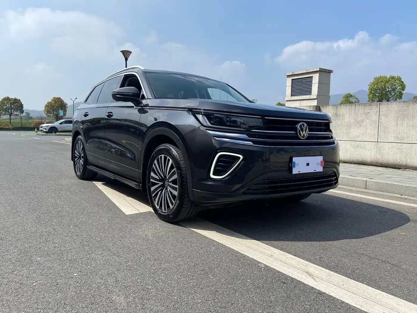 Volkswagen Talagon 2023 330TSI Luxury Touring Edition фото 3