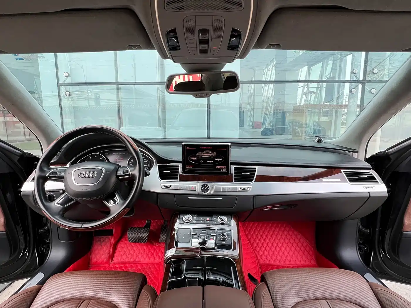 Фото 12 - Audi A8