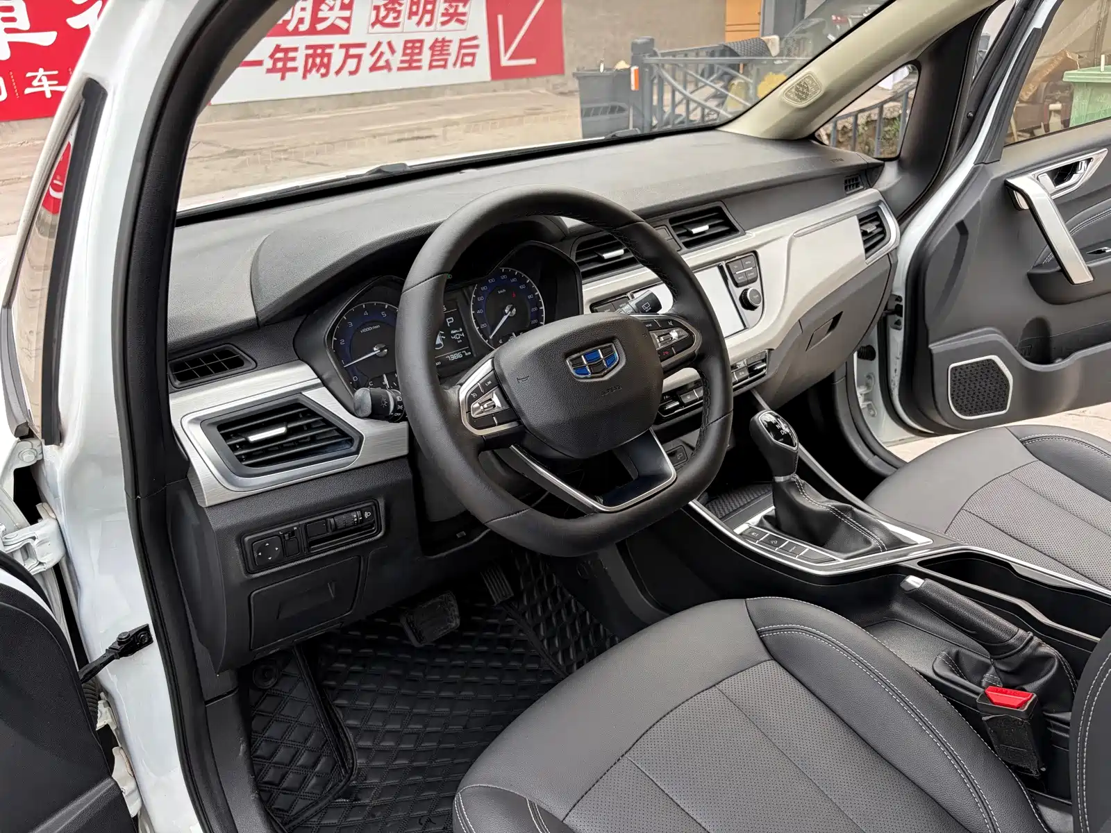Фото 4 - Geely Vision X3