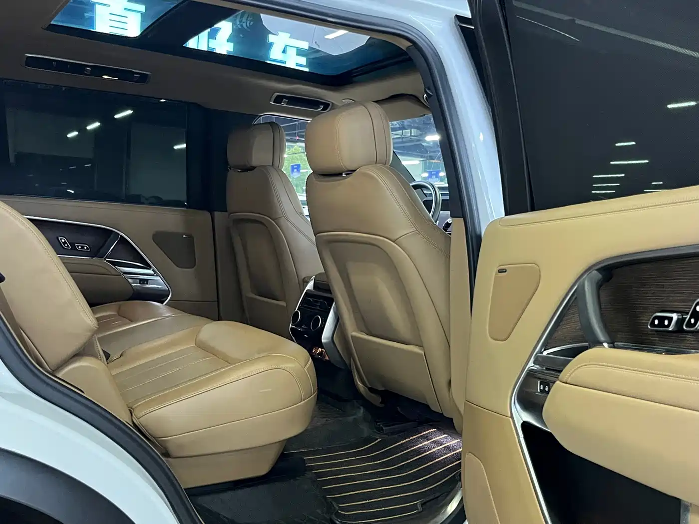Land Rover Range Rover 2024 2024 3.0 L6 400PS Golden Age Extended 7-Seater