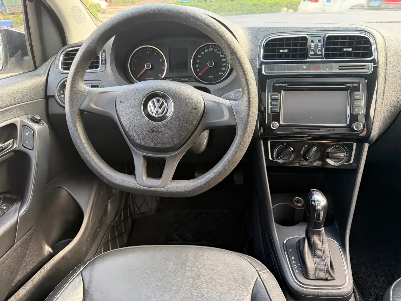 Фото 8 - Volkswagen Polo