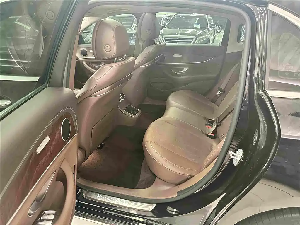 Mercedes-Benz E-Class, миниатюра 13