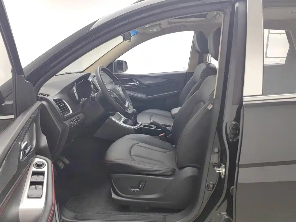 Baojun 560 2015 2015 1.8L Manual Luxury