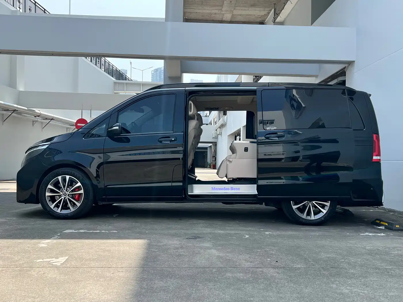 Mercedes-Benz V-Class 2022 V 260 Pilot Edition фото 11