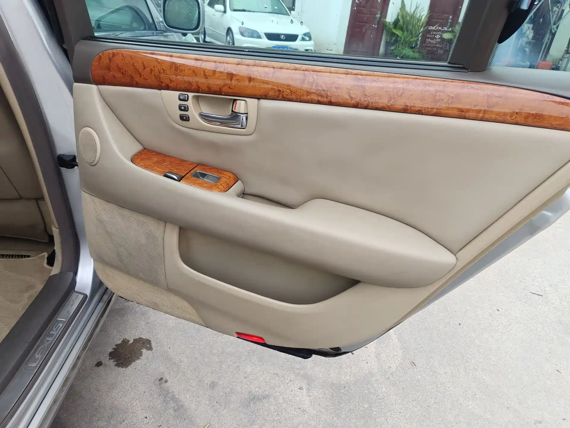Фото 21 - Lexus LS