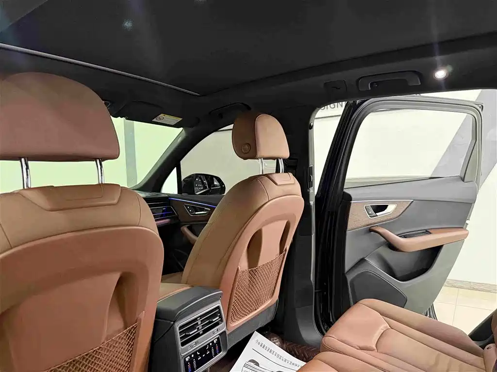 Фото 9 - Audi Q7