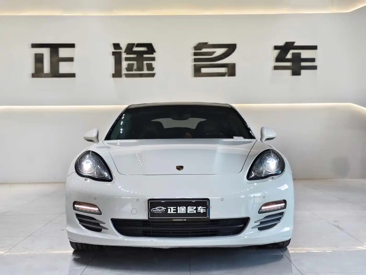 Porsche Panamera 2011 2010 Panamera 4 3.6L