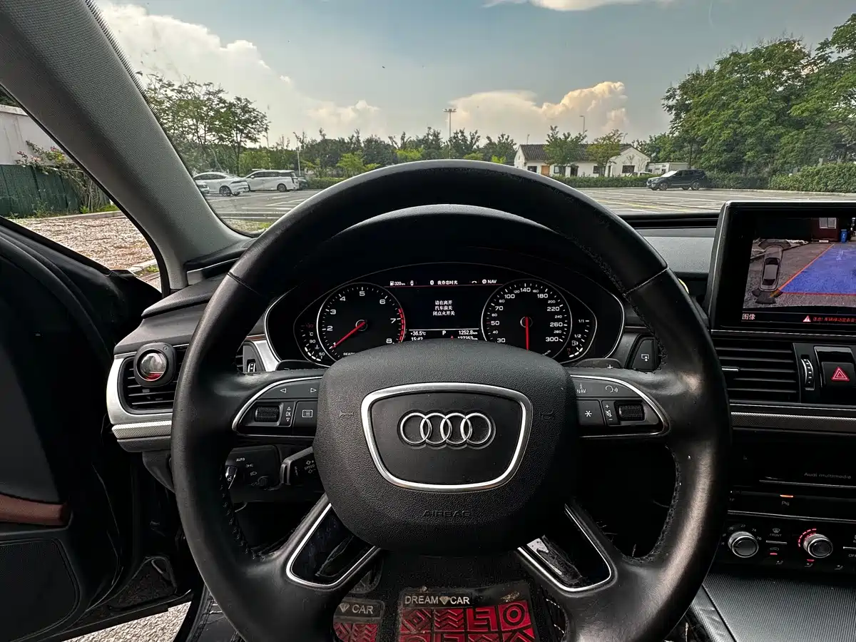 Фото 13 - Audi A6L