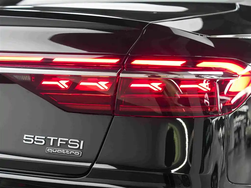 Фото 13 - Audi A8