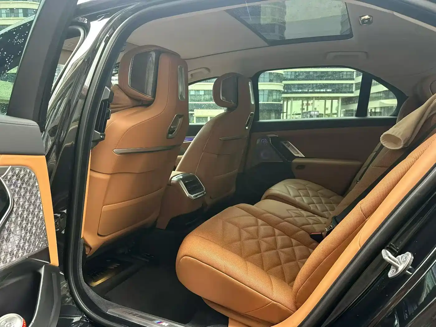 BMW 7 Series 2023 Model 740Li Leading Luxury Package фото 6