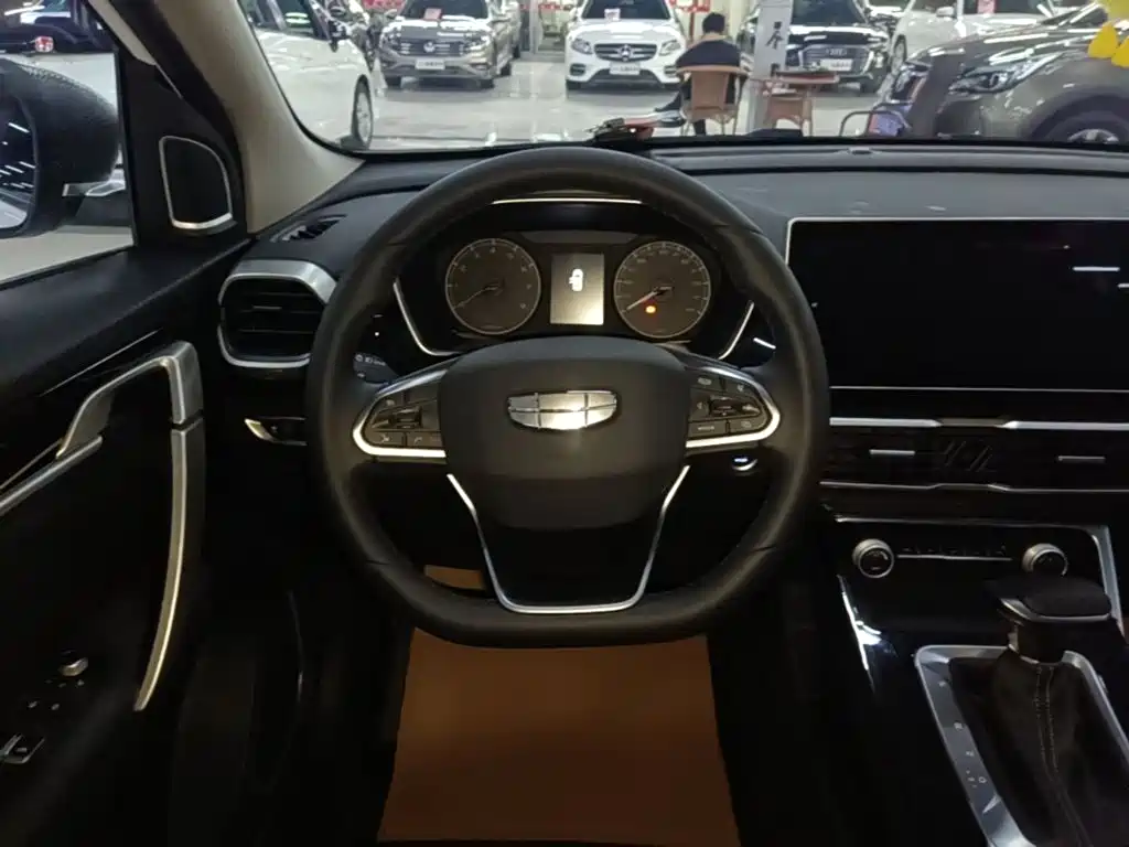 Фото 11 - Geely Coolray