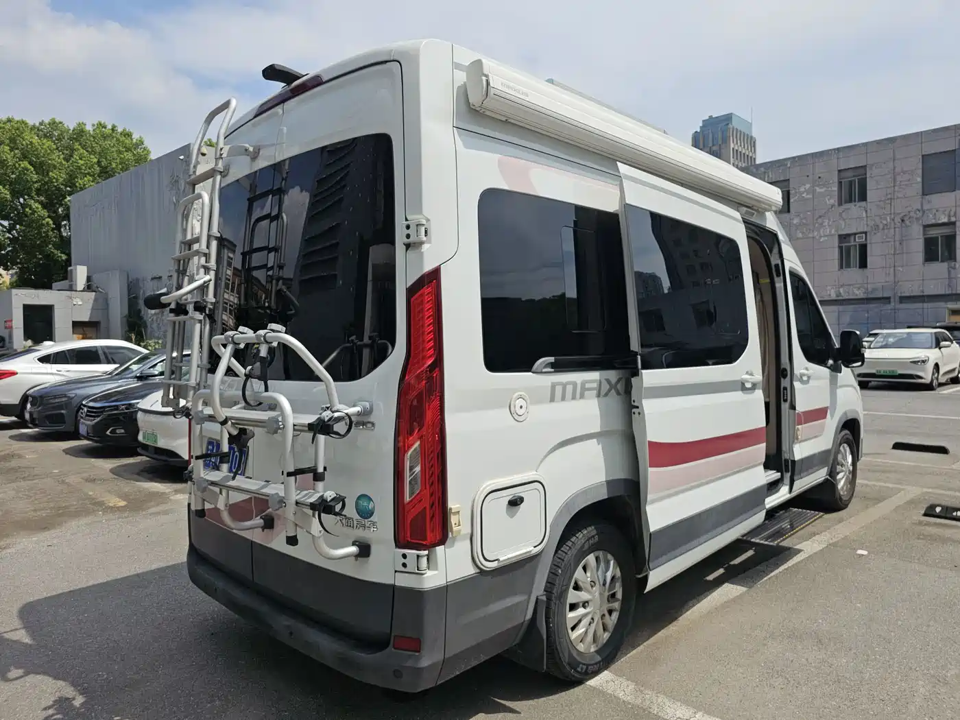 SAIC Maxus MAXUS V90 RV 2021 2021 2.0T Travel Home V90 Self-Contained Class B RV Luxury Longitudinal Bed