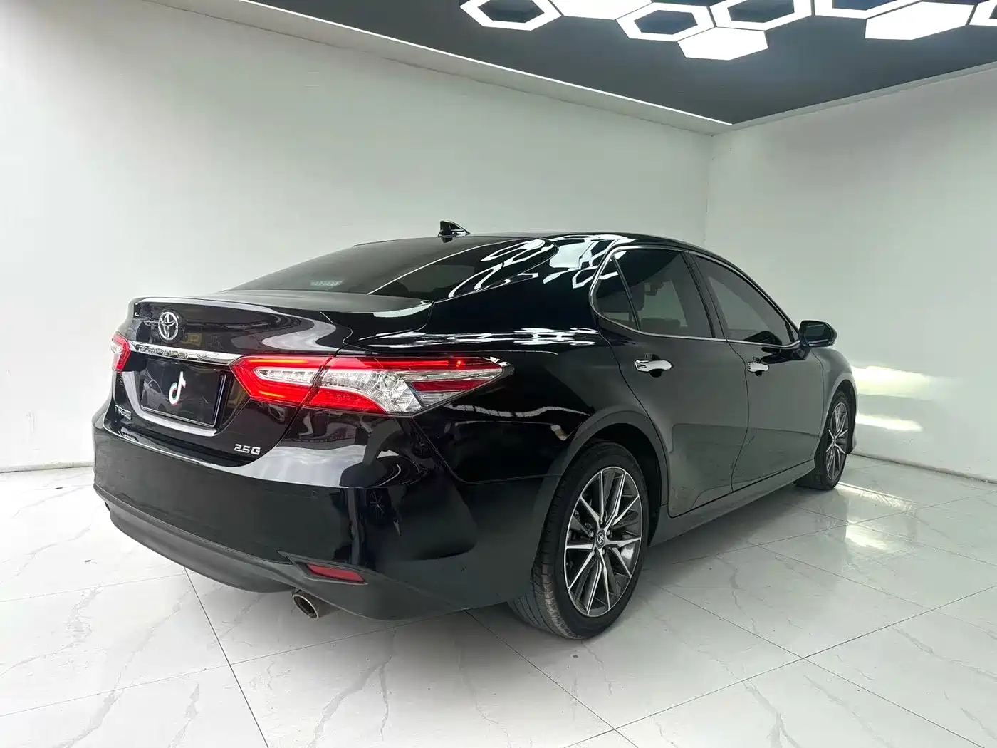 Toyota Camry 2023 2.5G Luxury Edition фото 7
