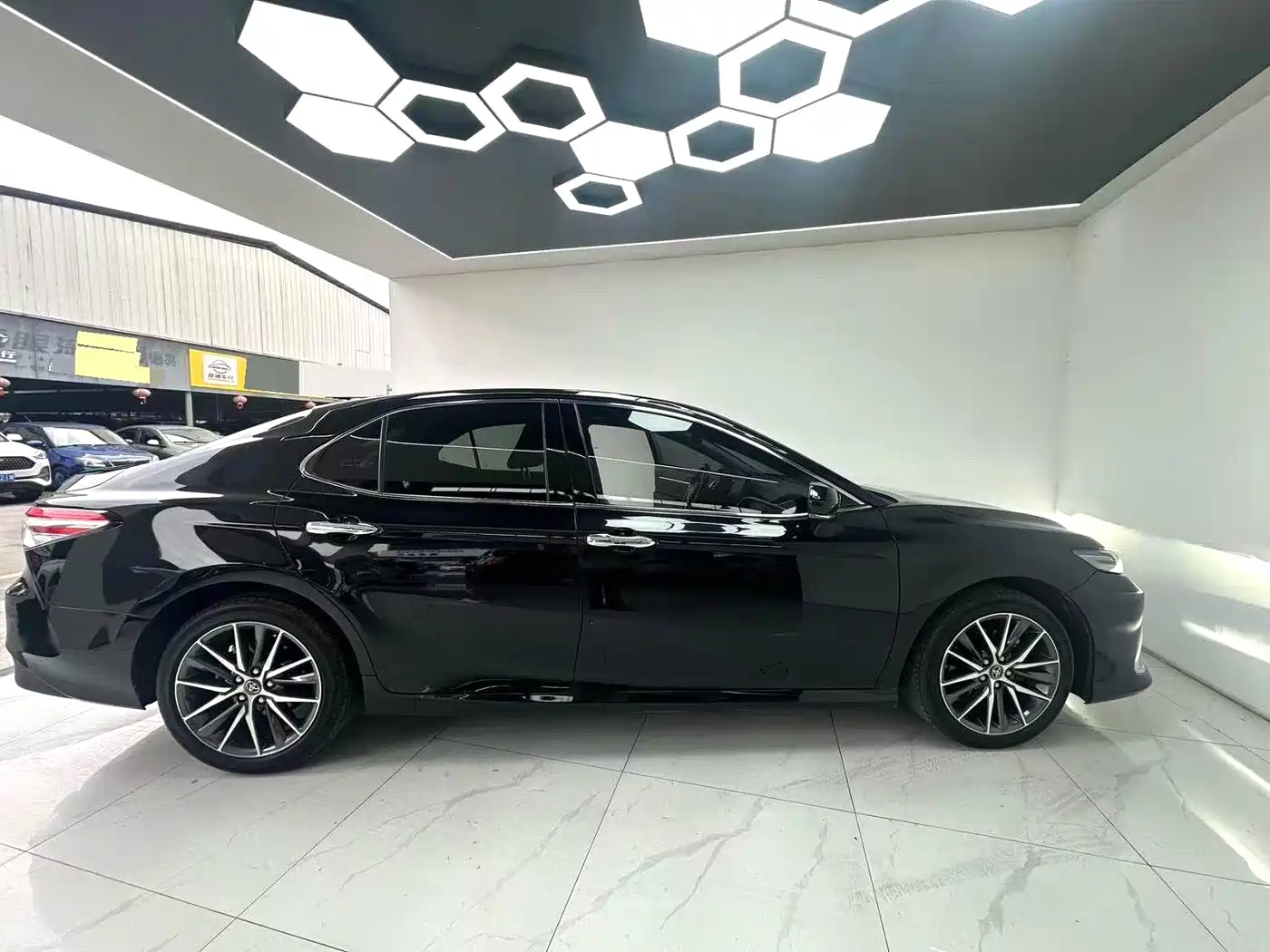 Toyota Camry 2023 2.5G Luxury Edition фото 10
