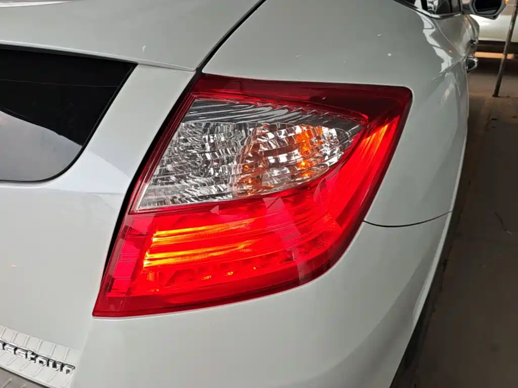 Photo 8 - Honda Crosstour