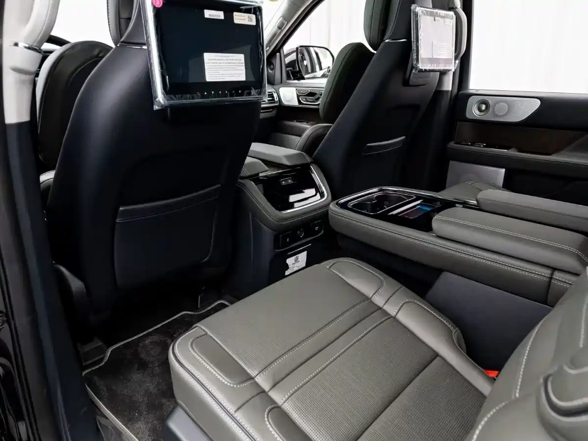 Lincoln Navigator 2026 2024 3.5T Presidential Edition