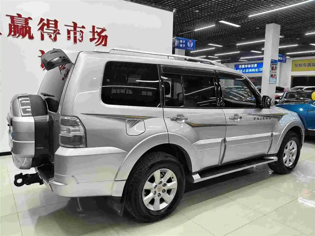 Mitsubishi Pajero (Import) 2011 3.0L Luxury Edition фото 6