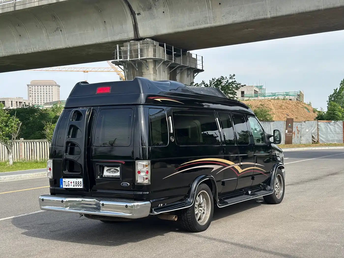 Ford E350 2010 2011 5.4L Standard Yacht Edition