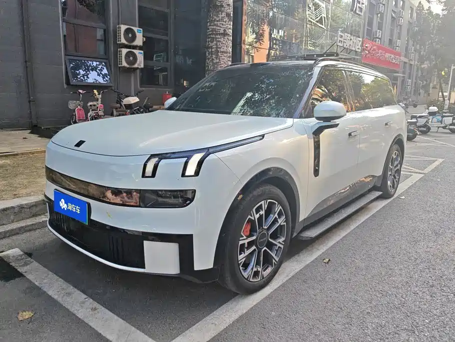 Lynk & Co 900 2025