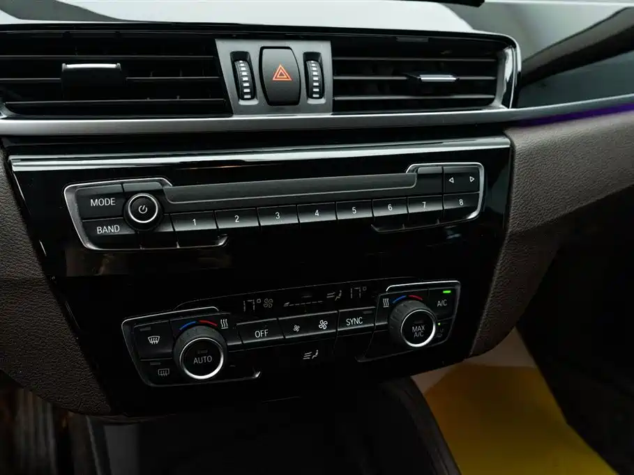 BMW X1 2022 sDrive25Li Leading фото 19