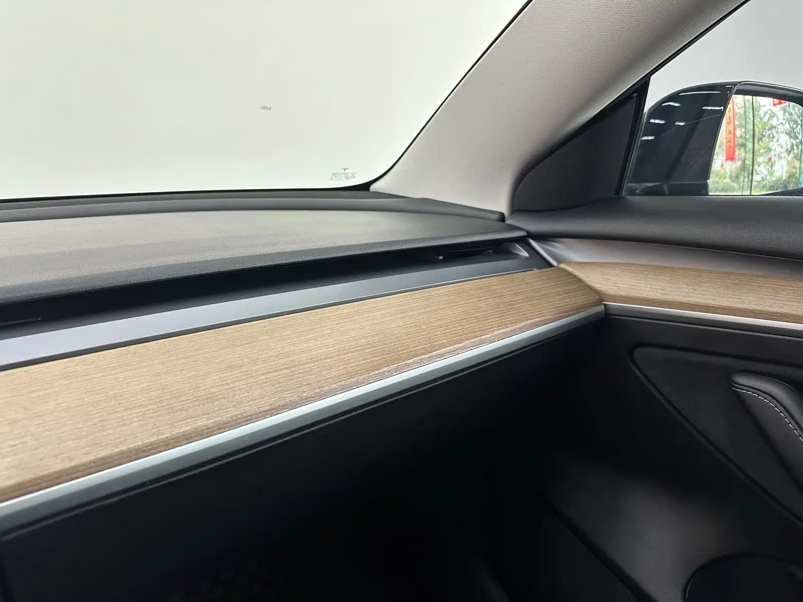 Photo 10 - Tesla Model 3