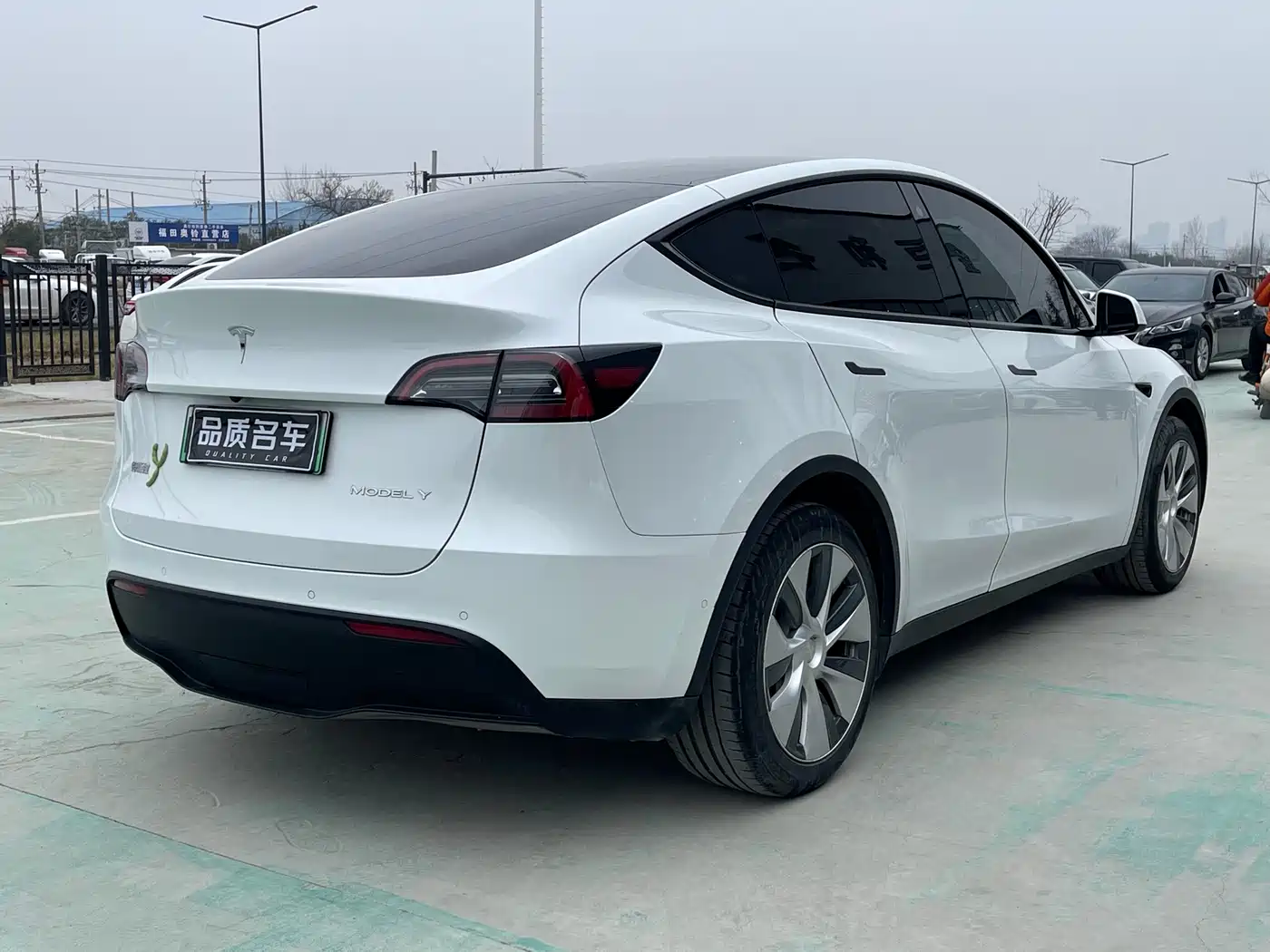 TESLA MODEL Y
