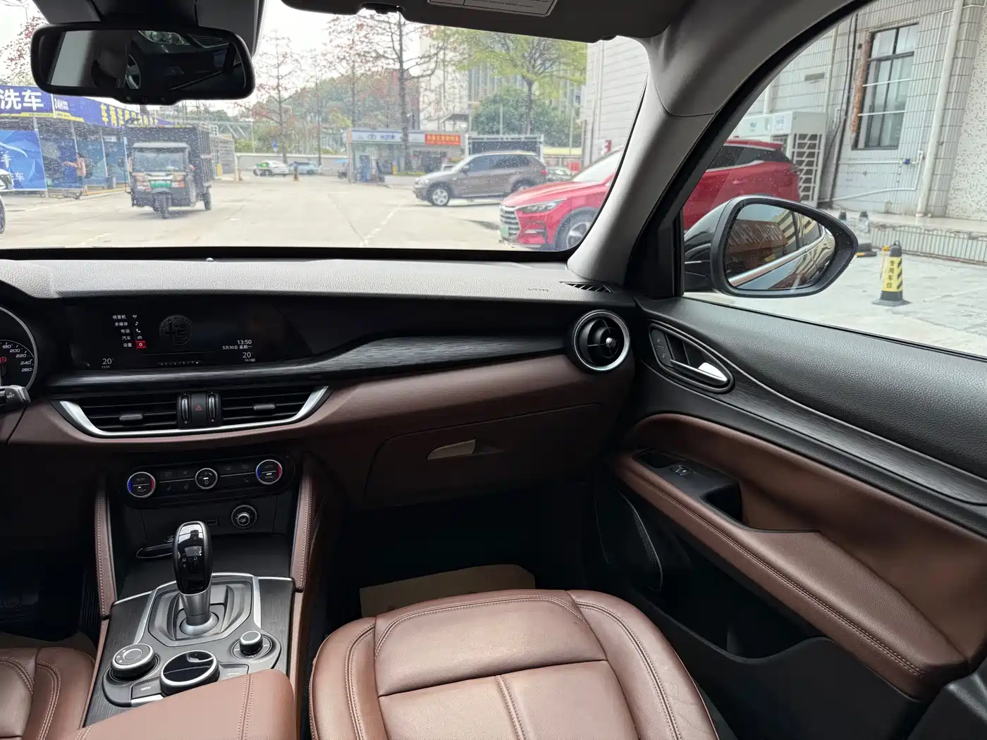 Alfa Romeo Stelvio 2019 2017 2.0T 200HP Luxury Edition