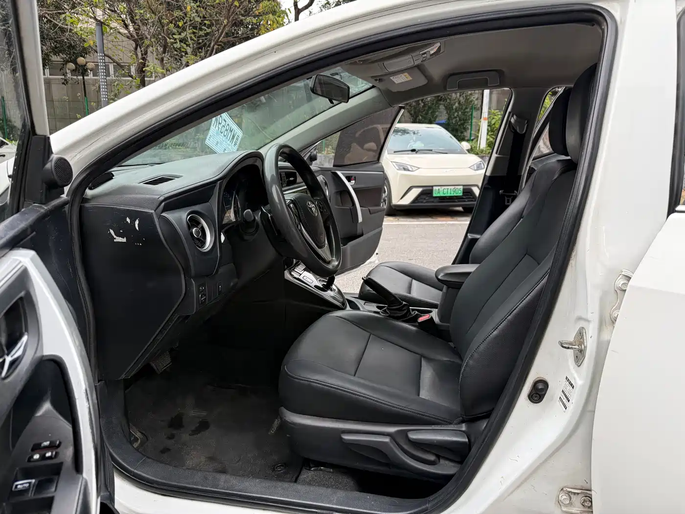 Toyota Corolla 2017 Facelift Hybrid 1.8L E-CVT Pioneer Edition фото 7
