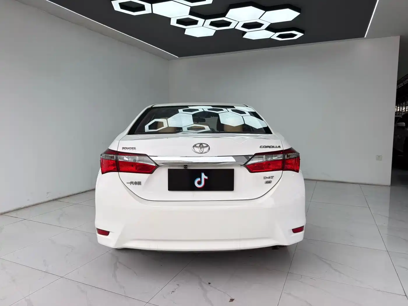 Toyota Corolla 2018 1.2T S-CVT GL Smart Edition фото 8