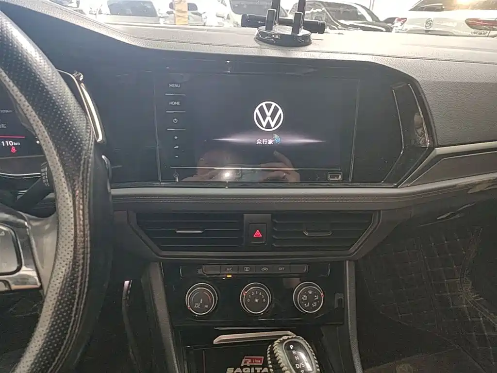 VOLKSWAGEN SAGITAR