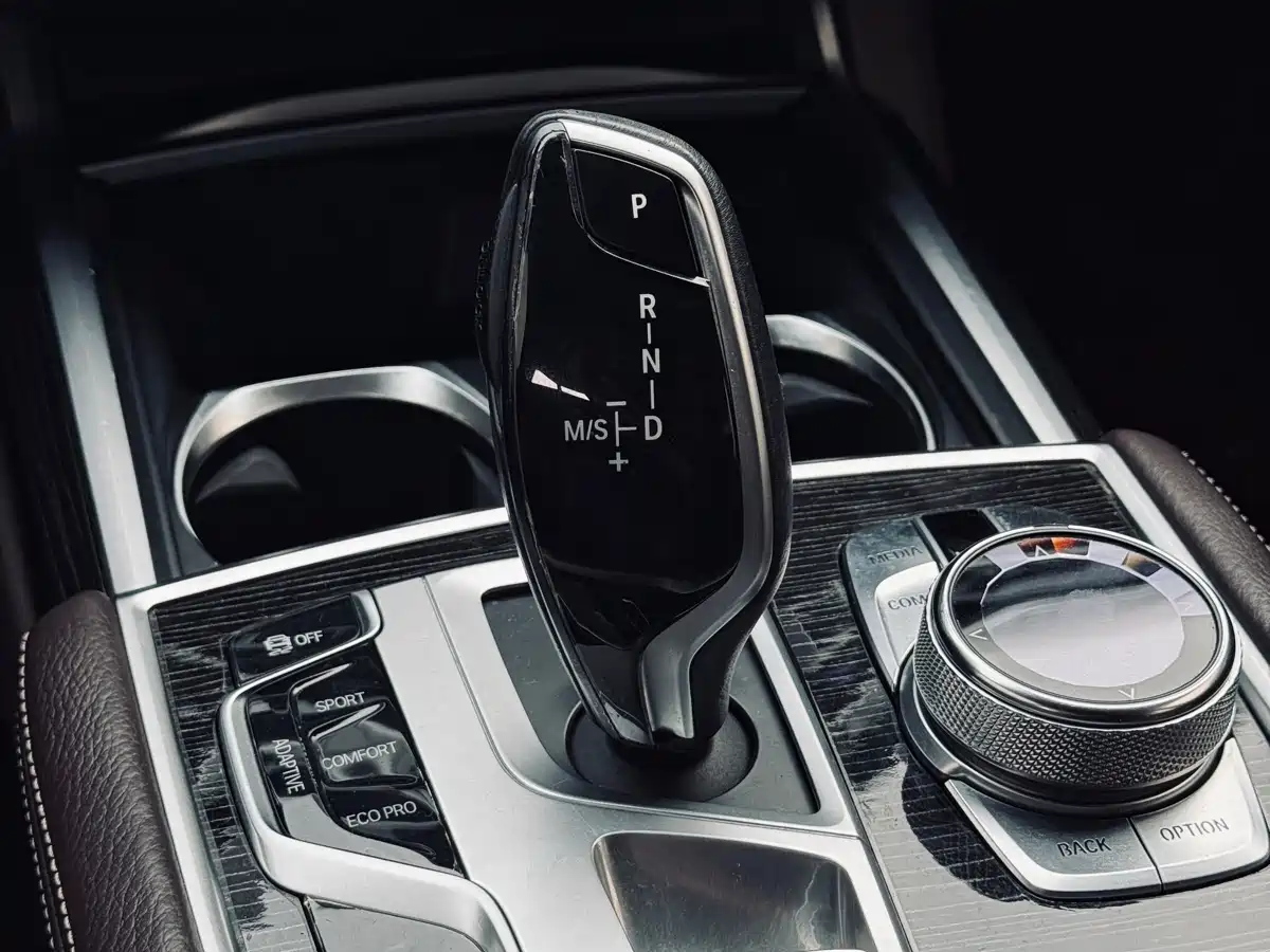 BMW 7 Series 2018 730Li Leading Type M Sport Package фото 25