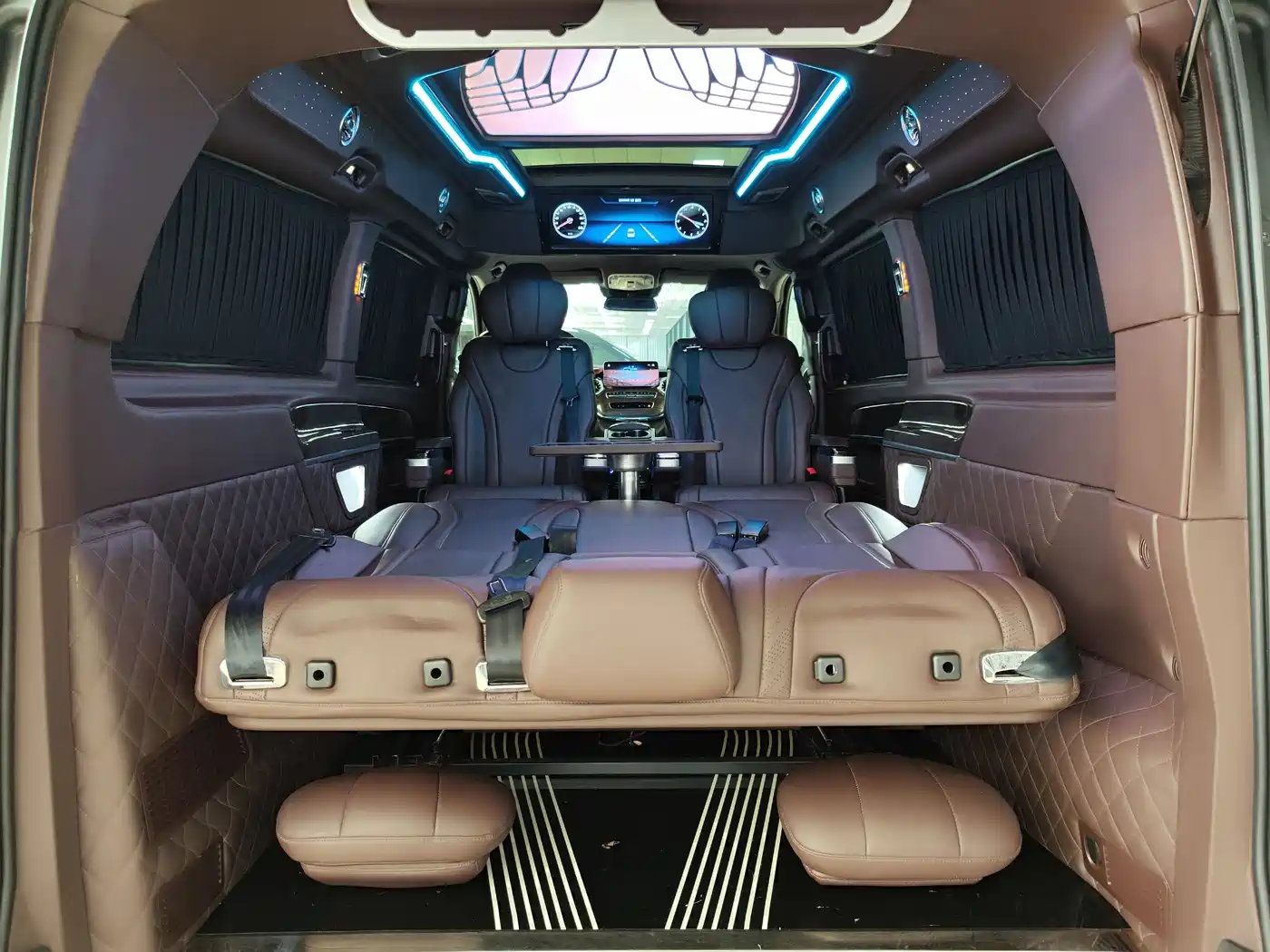 Mercedes-Benz V-Class 2022 V 260 L Long Wheelbase Prestige Edition фото 16