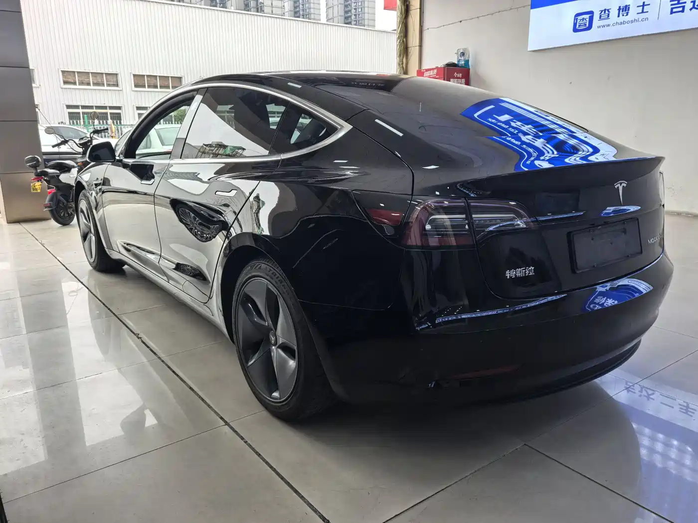 TESLA MODEL 3