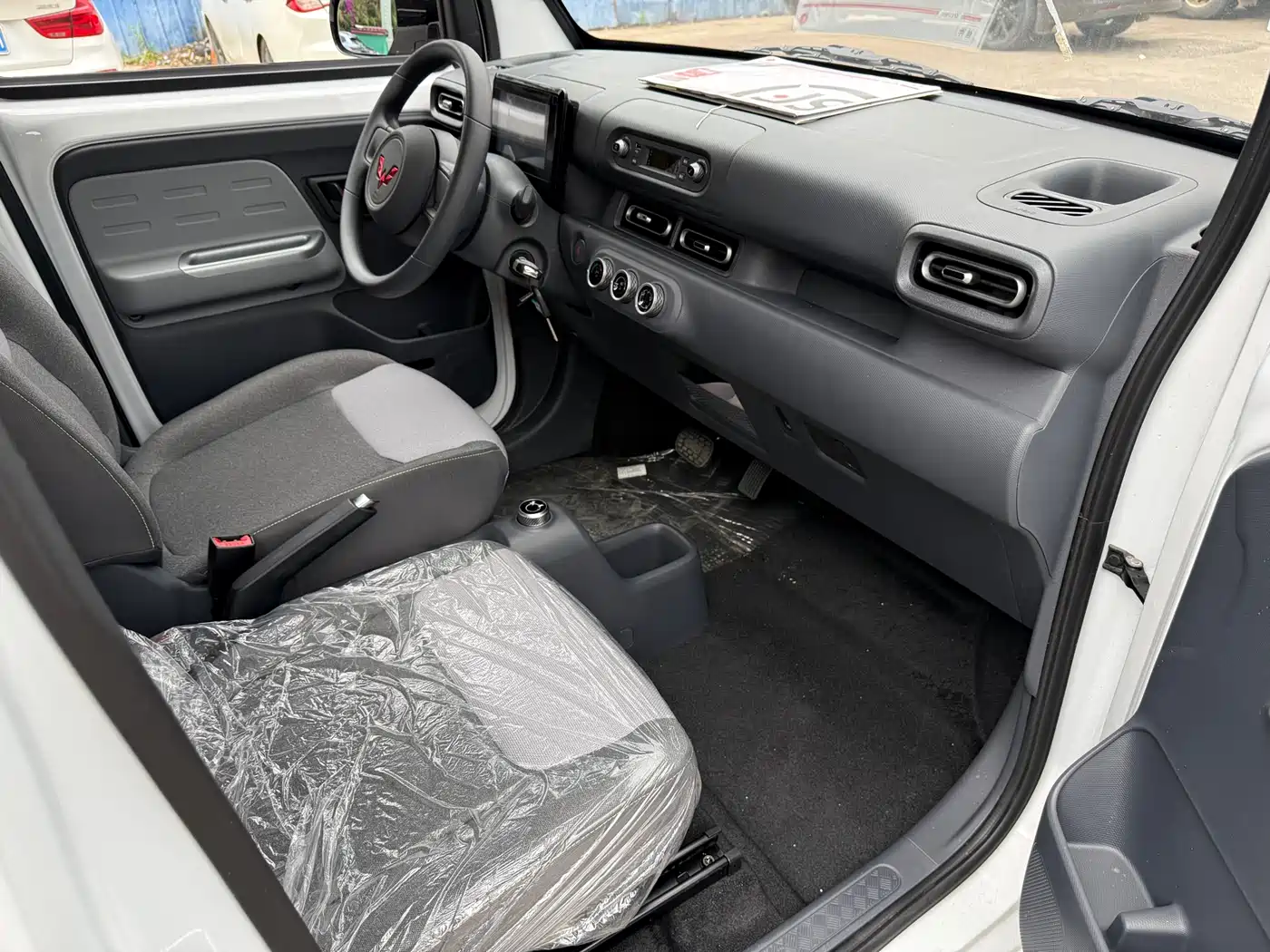 Wuling Motors Wuling Zhiguang NEV 2026 2025 Model 305km Base Version
