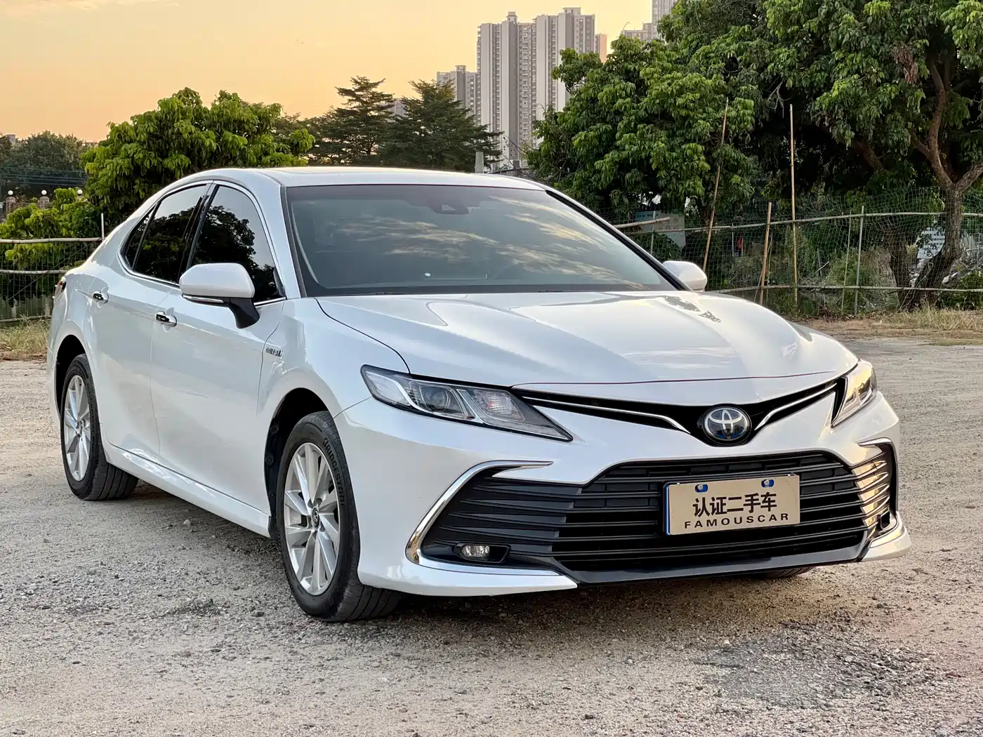 Toyota Camry 2021 Hybrid 2.5HGVP Leading Edition фото 3