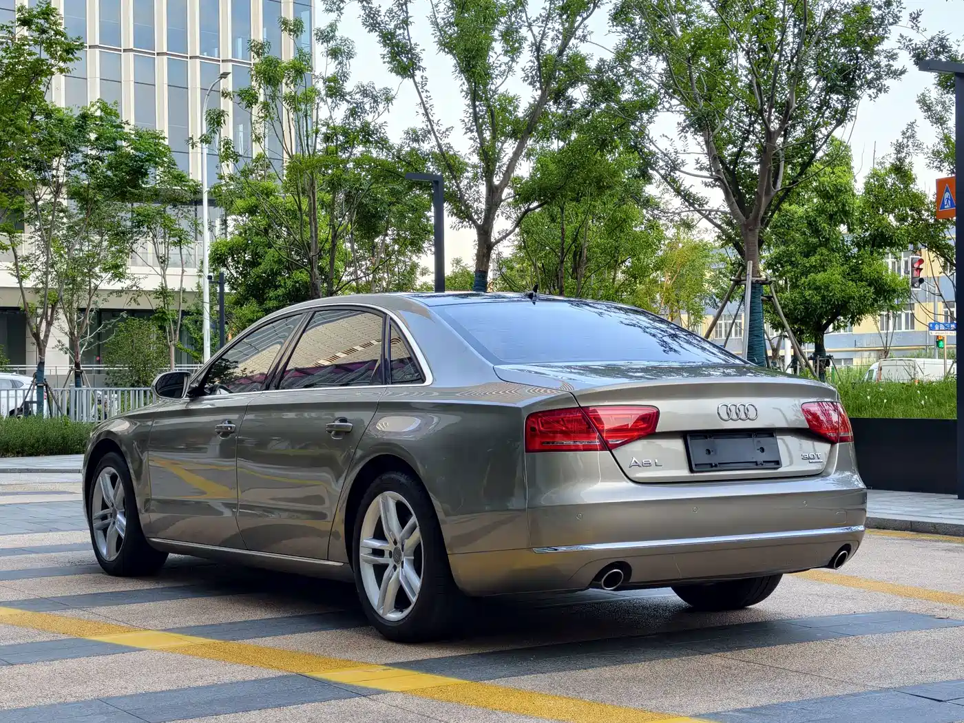 Фото 5 - Audi A8