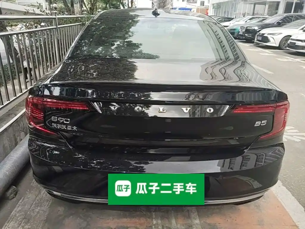 Volvo S90 2025 2024 B5 Momentum Luxury Edition