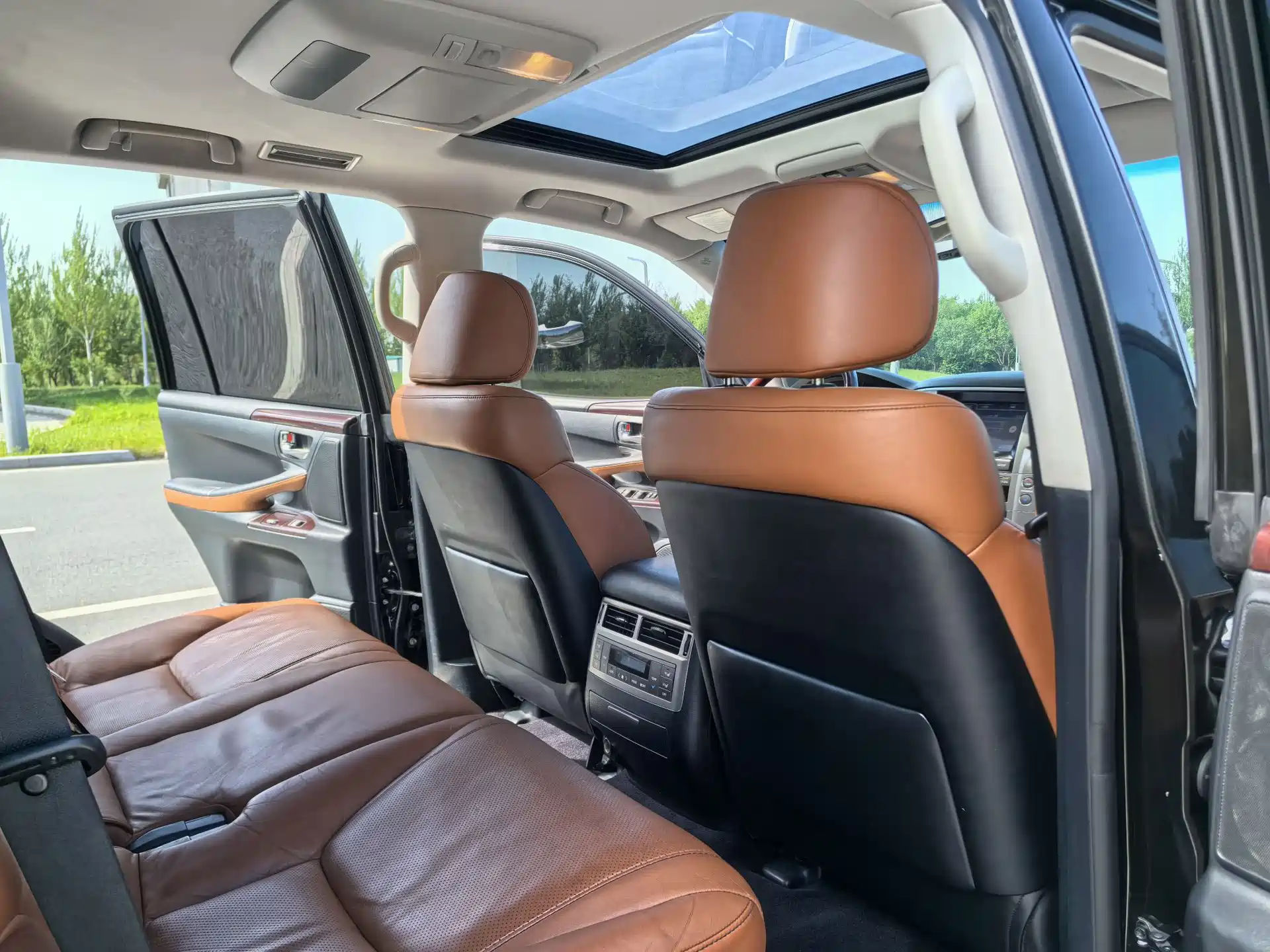 Фото 15 - Lexus LX