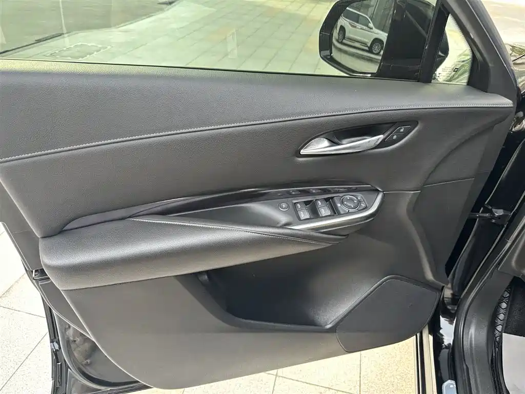CADILLAC XT4