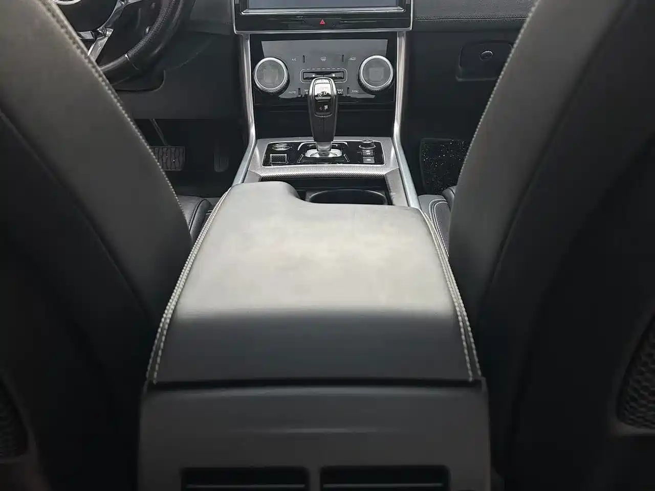 Photo 13 - Jaguar XEL