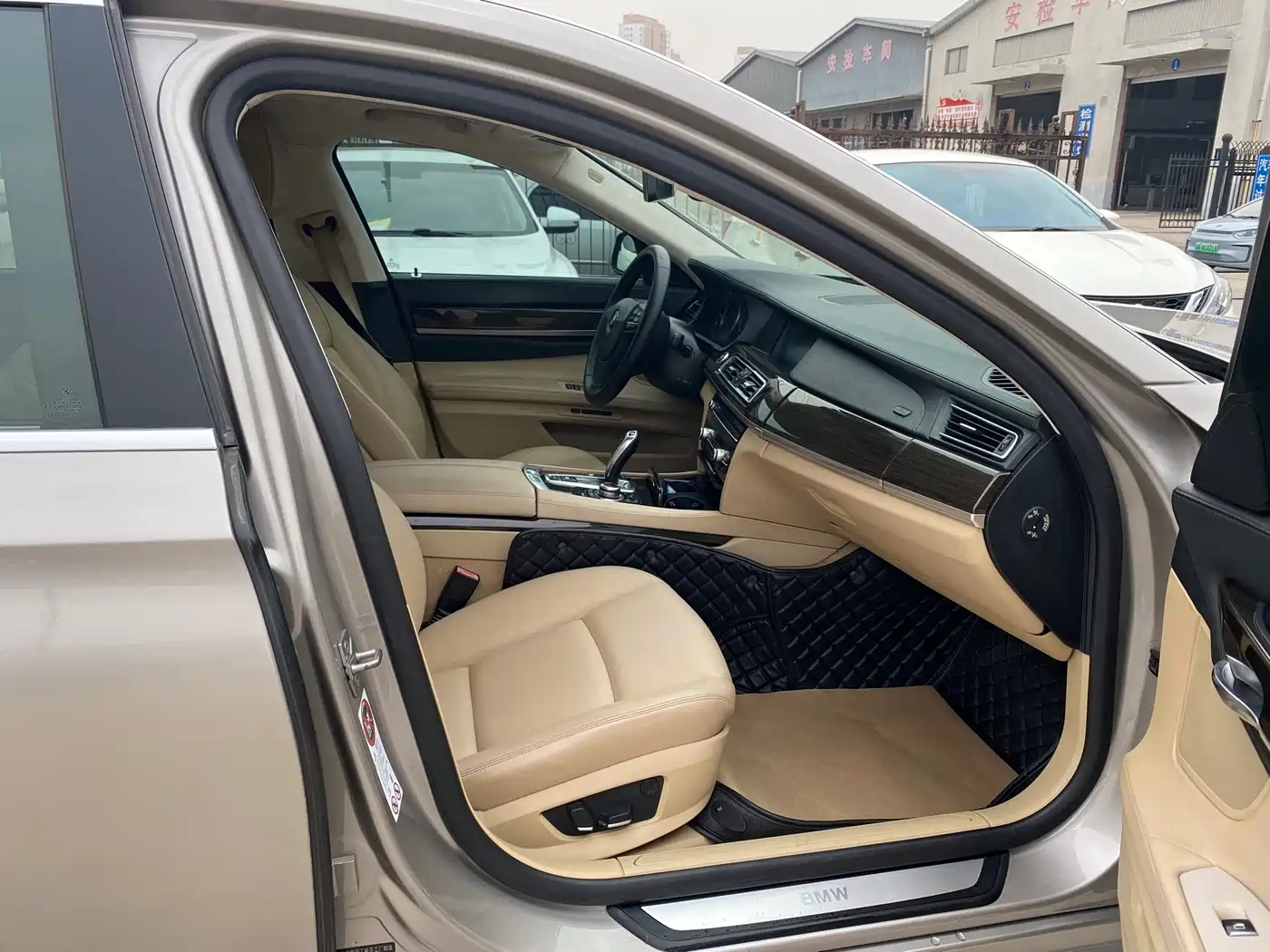BMW 7 Series 2011 740Li Steinway Limited Edition фото 9
