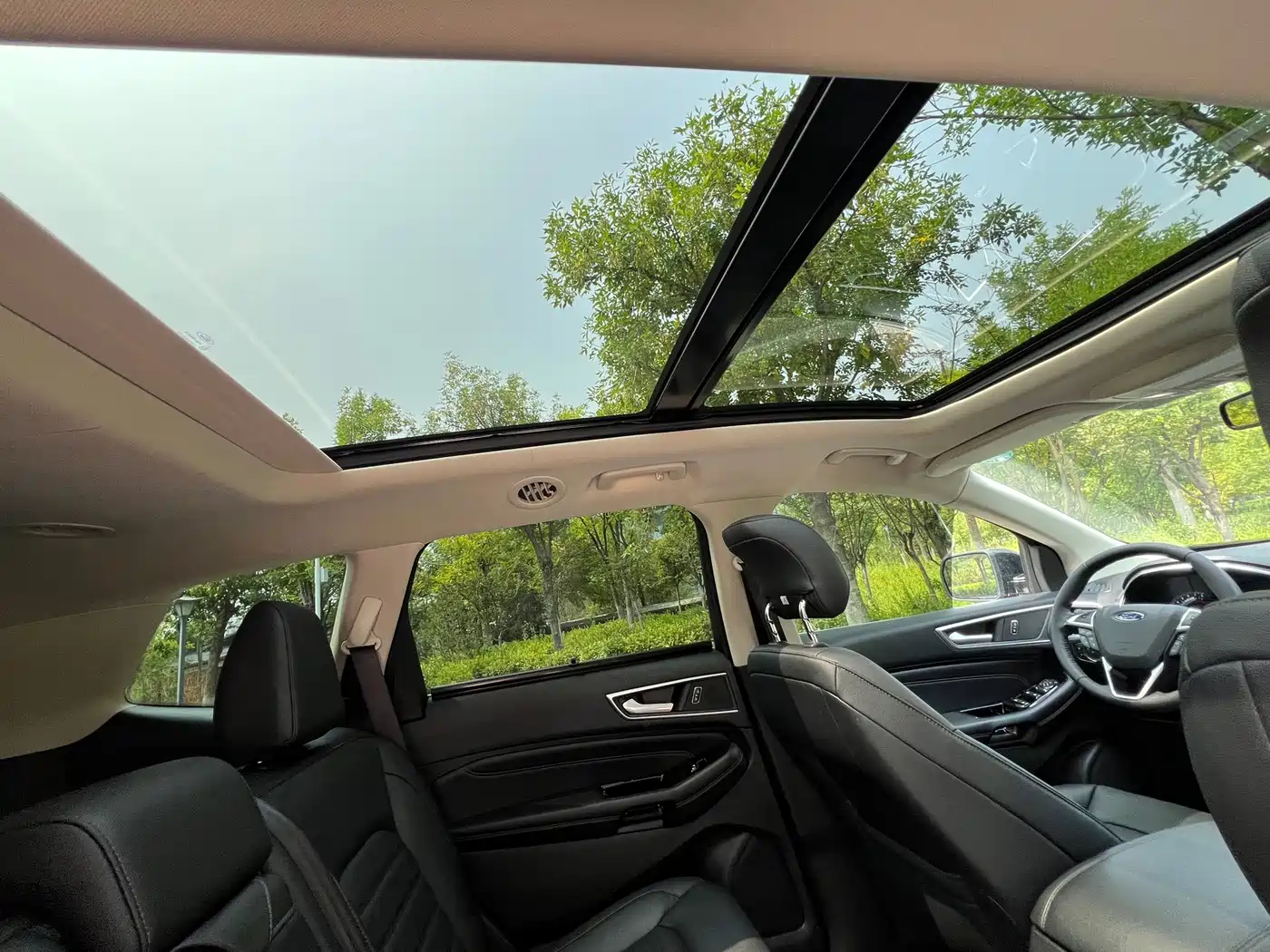 Photo 11 - Ford Edge