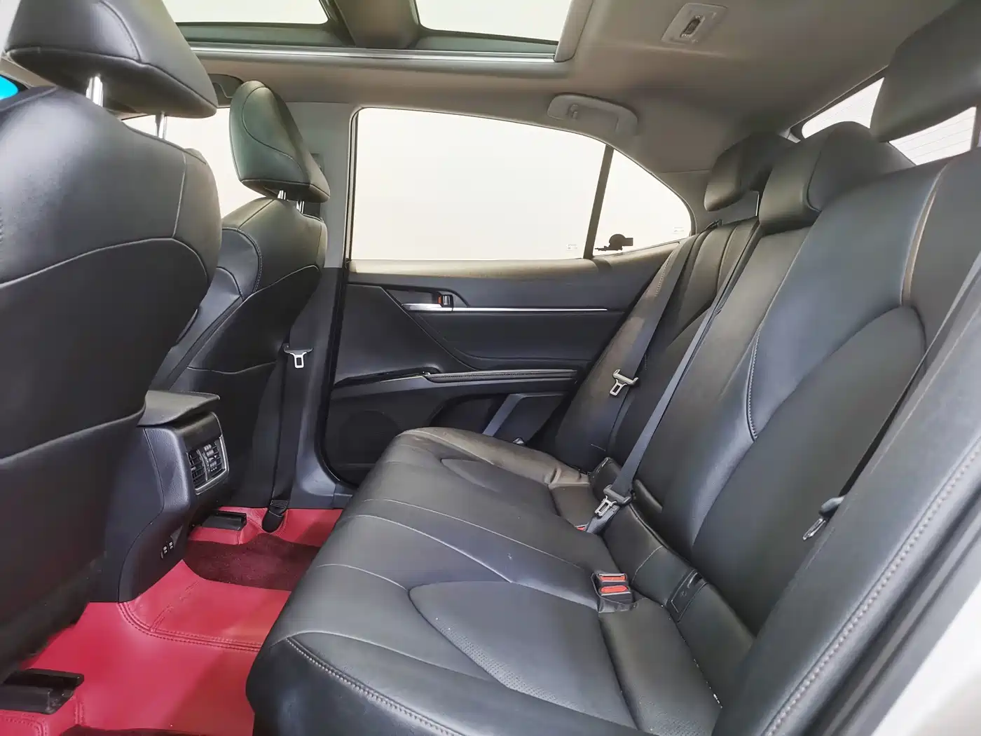 Toyota Camry 2021 Hybrid 2.5HG Luxury Edition фото 16