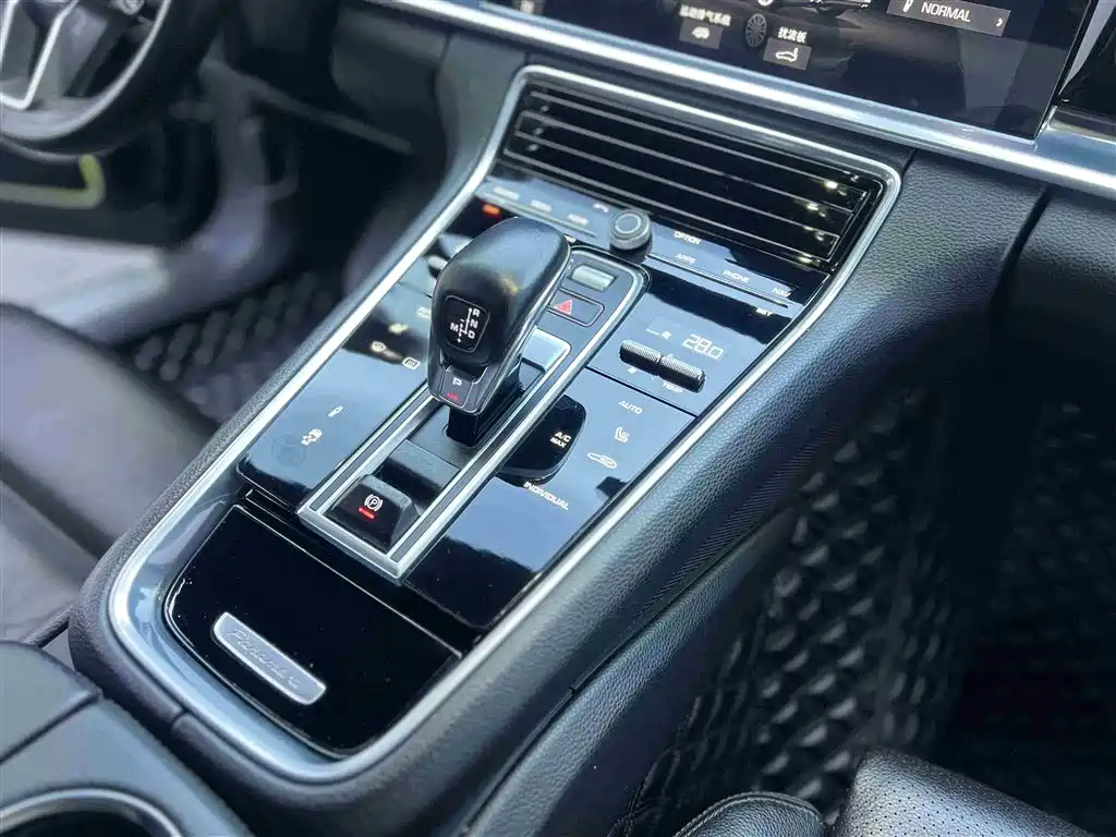 PORSCHE PANAMERA NEW ENERGY