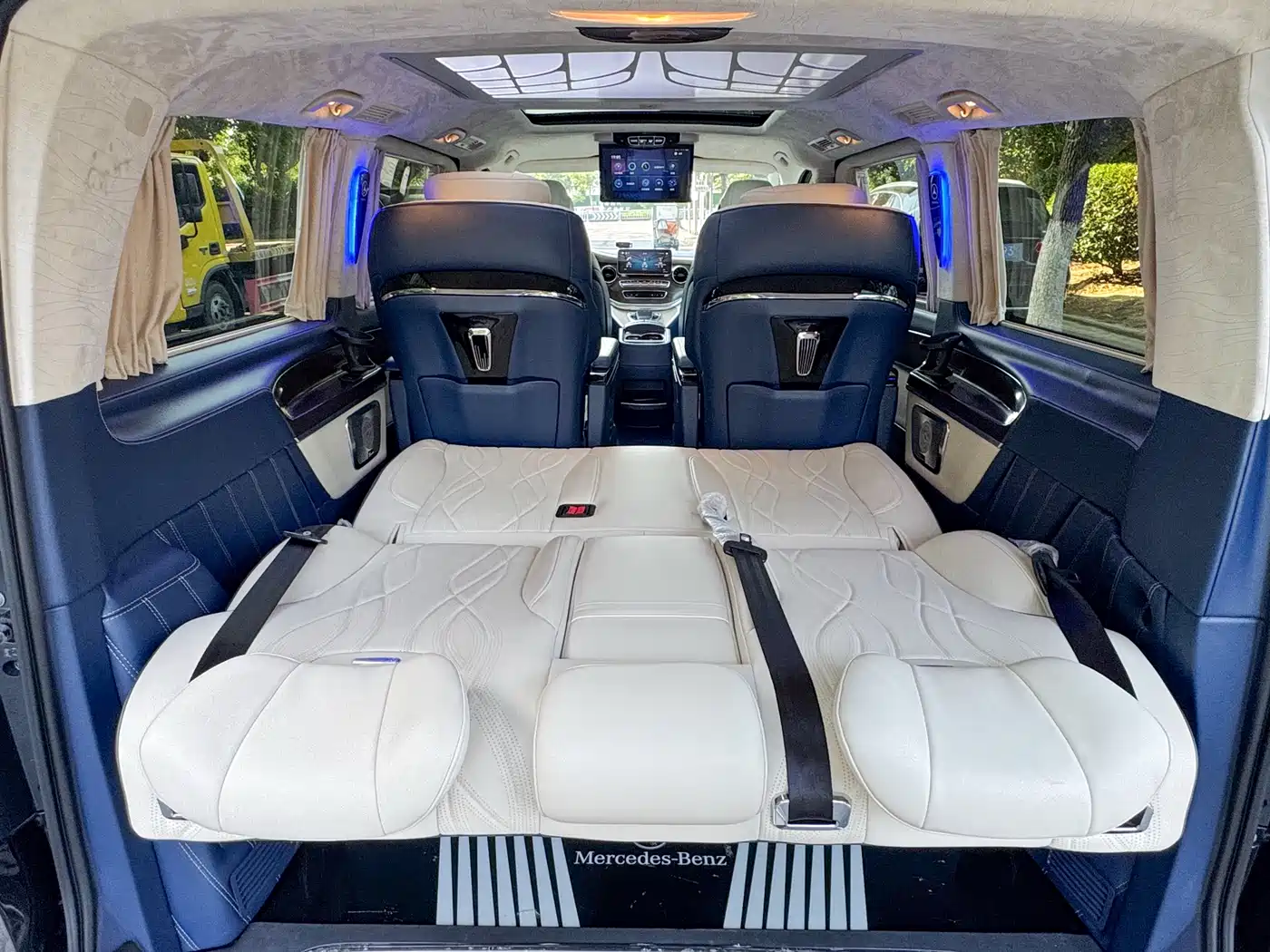Mercedes-Benz V-Class 2021 V 260 Pilot Edition фото 32